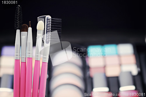 Image of make-up brushes