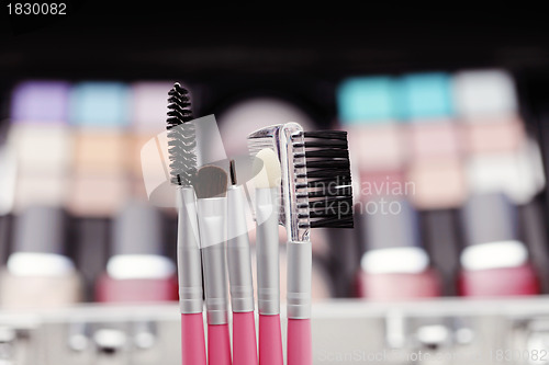 Image of make-up brushes