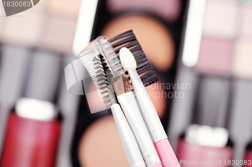 Image of make-up brushes