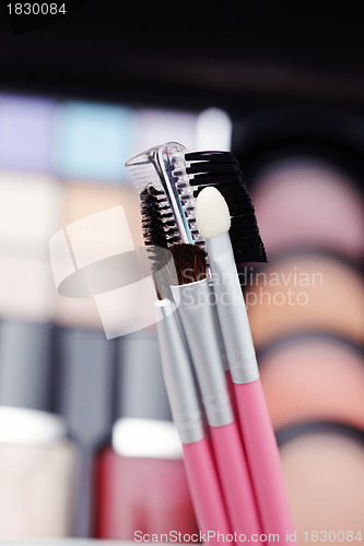 Image of make-up brushes