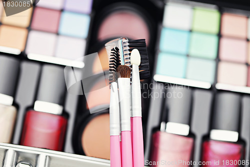 Image of make-up brushes