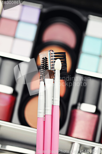 Image of make-up brushes