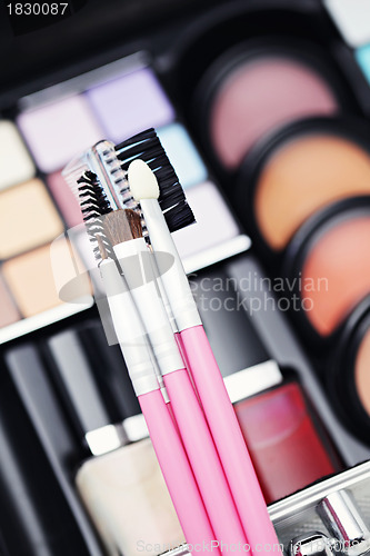 Image of make-up brushes