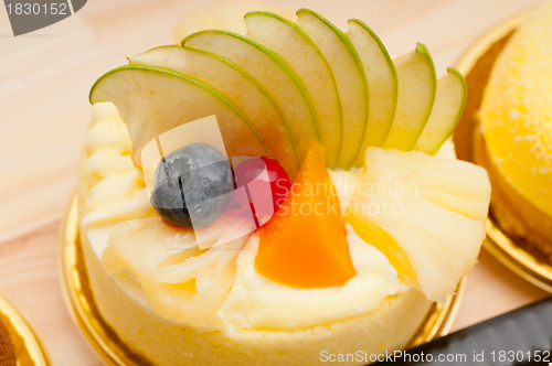 Image of fresh berry fruit cake
