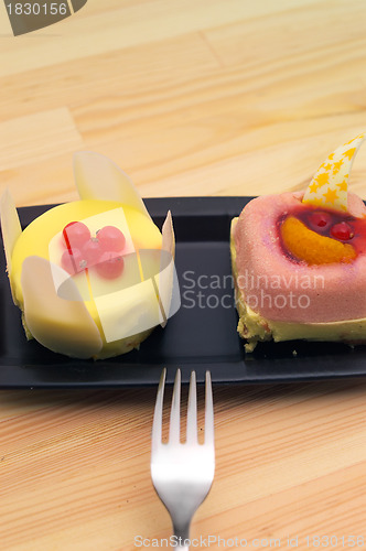 Image of fresh berry fruit cake