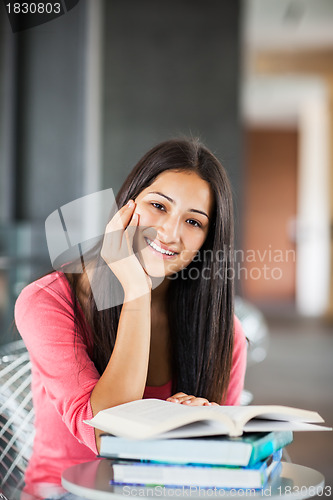 Image of Hispanic college student studying