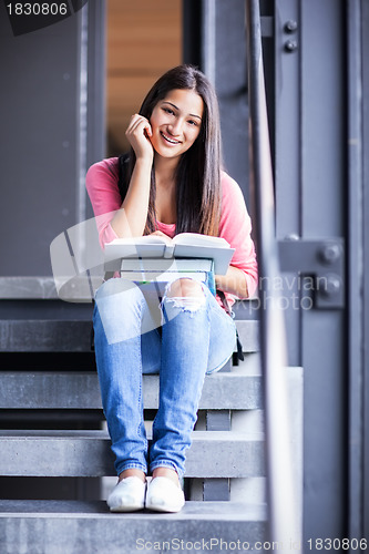 Image of Hispanic college student studying