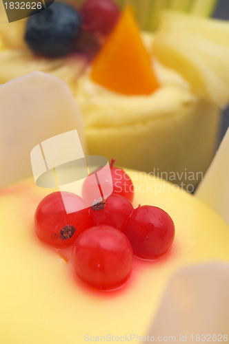 Image of fresh currant  berry fruit cake