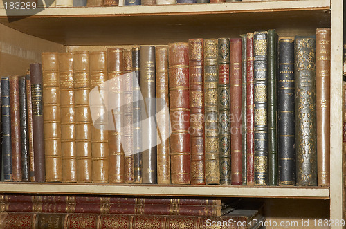 Image of book shelf