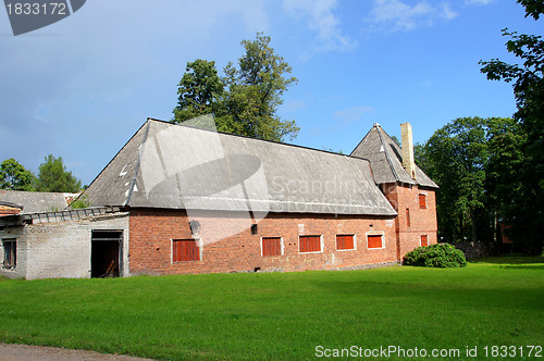 Image of The thrown house