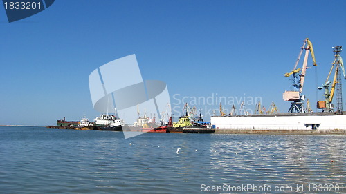 Image of port with docks and hoisting cranes