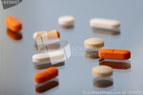 Image of Pills on a glass plate