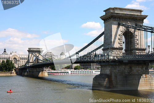 Image of chain bridge in Budapest, Hungary