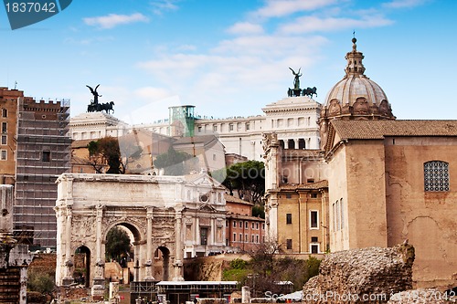 Image of Roman ruins in Rome.