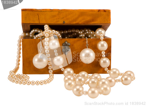 Image of Pearl jewelry in retro wooden box isolate on white 