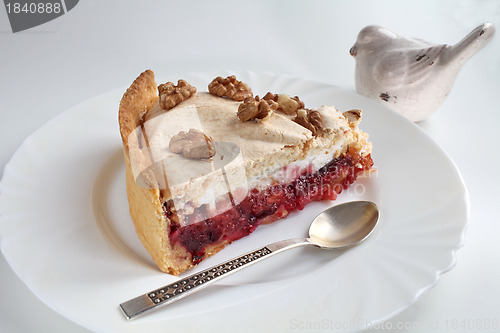 Image of Meringues with plums