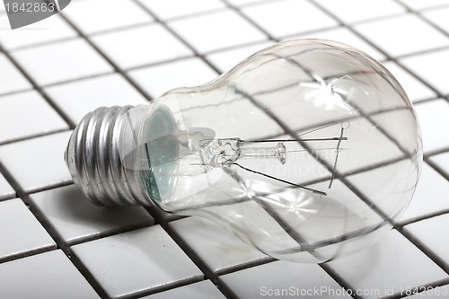 Image of plain light bulb