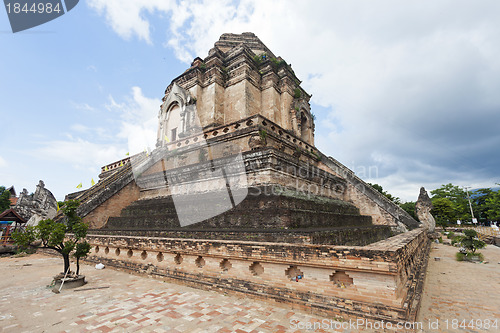 Image of Wat Chedi Luang temple in Chiang Mai, Thailand.