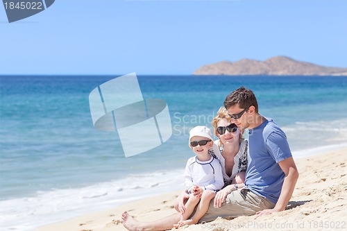 Image of family at the beach