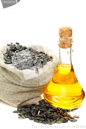 Image of Sunflower seeds and oil in bottle.