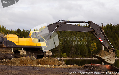 Image of Yellow excavator digging