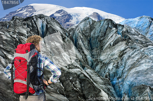 Image of Mountaineer facing his challenge