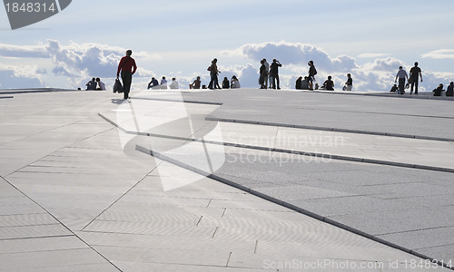 Image of People on the roof of Oslo´s opera house