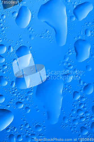 Image of raindrops on the window after rain