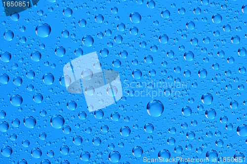 Image of raindrops on the window after rain