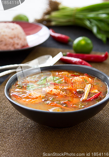 Image of Thai sour and spicy soup with prawn [Tom yum kung]