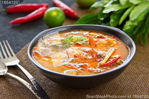 Image of Thai sour and spicy soup with prawn [Tom yum kung]