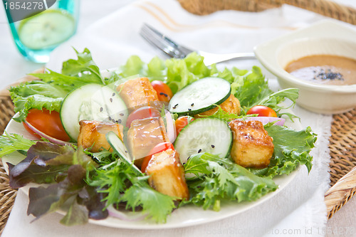 Image of Tofu salad with sesame dressing