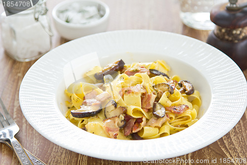 Image of Fettuccine with bacon and mushroom in carbonara sauce