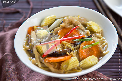 Image of Noodle with chicken and mushroom in gravy sauce