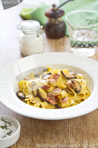 Image of Fettuccine with bacon and mushroom in carbonara sauce