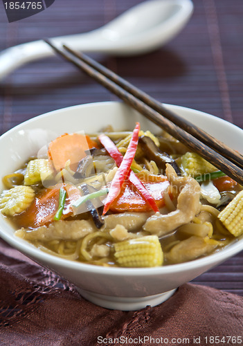 Image of Noodle with chicken and mushroom in gravy sauce