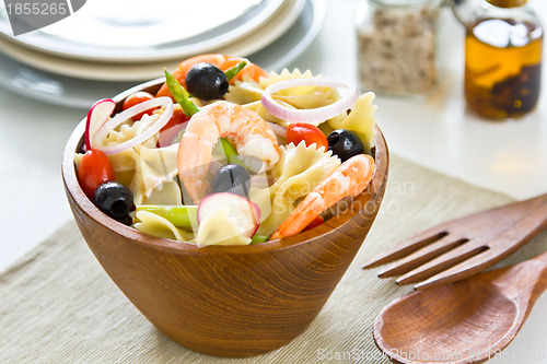 Image of Farfalle with prawn and asparagus salad