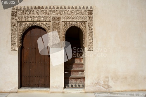 Image of doorway and islamic detail