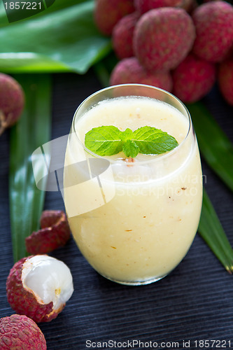 Image of Lychee and pineapple smoothie