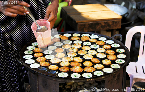 Image of Burmese's dessert in a market 
