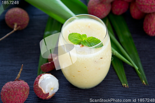 Image of Lychee and pineapple smoothie