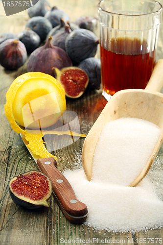 Image of Ingredients for making jam of figs.