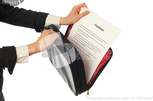 Image of signing the contract