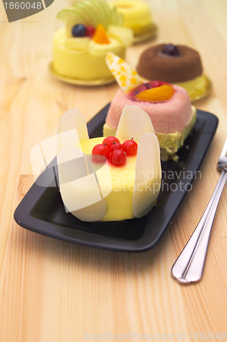 Image of fresh berry fruit cake