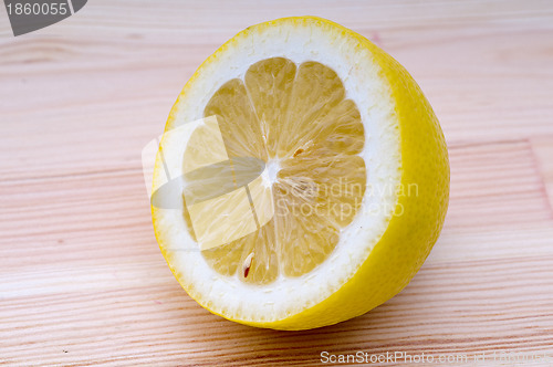 Image of fresh half lemon