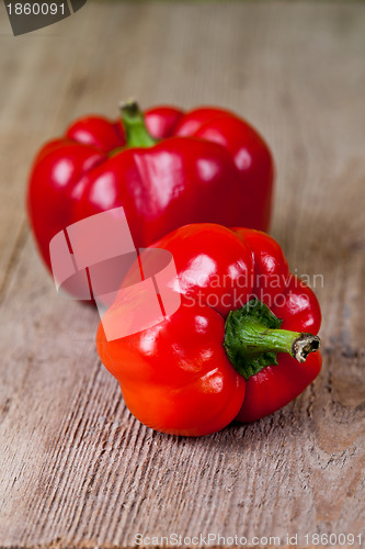 Image of two red bell peppers 