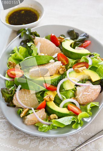 Image of Avocado with Grapefruit and walnut salad