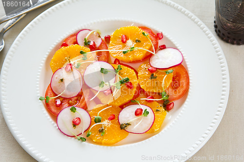 Image of Orange with pomegranate and radish salad