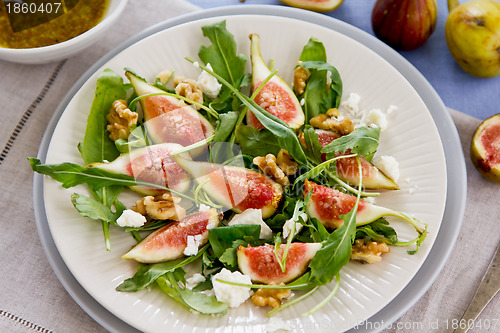 Image of Fig with Goat cheese and rocket salad