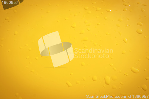 Image of raindrops on the yellow metal